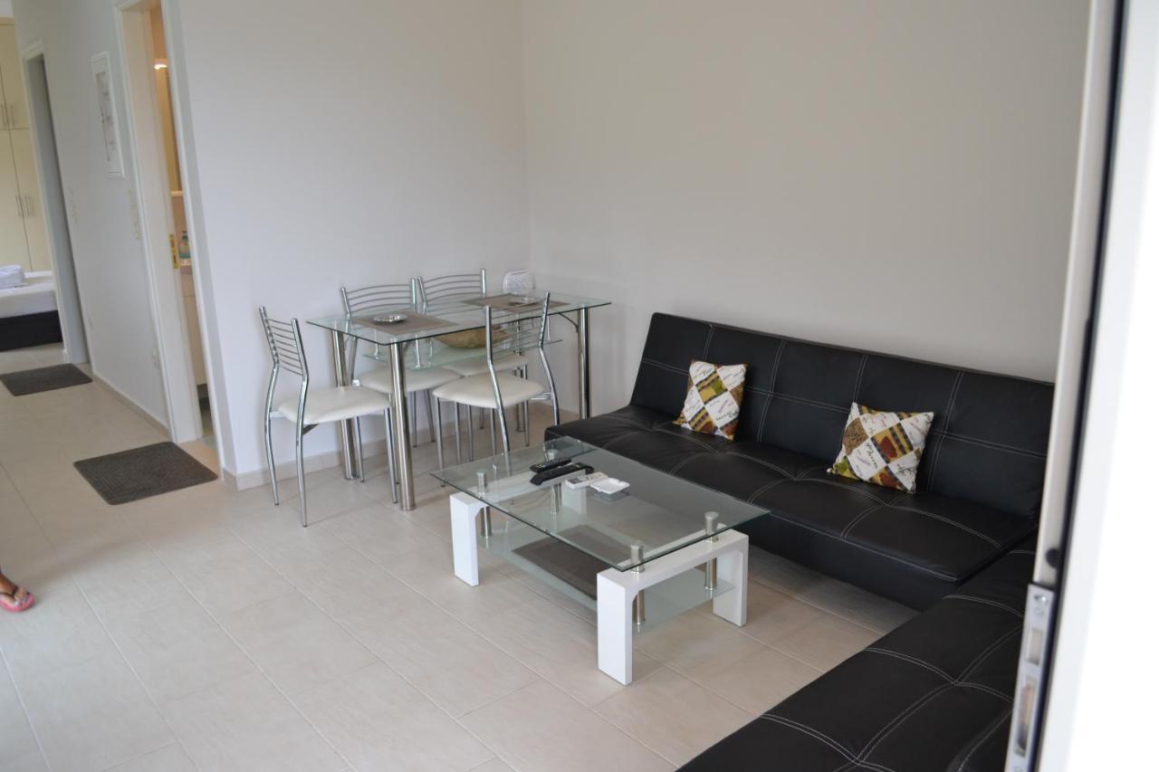 Av Apartment Áyios Nikítas Exterior foto